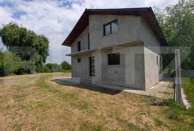Casă individuală cu 3 camere în Lazuri