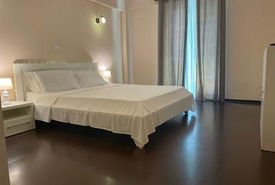 Apartament cu 2 camere decomandat, mobilat în Central