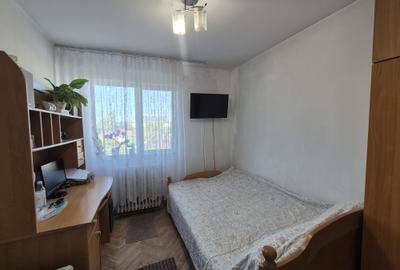 Apartament 2 camere decomandat  etaj intermediar Bld  N. Iorga - 5