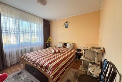 Apartament cu 3 camere decomandat, mobilat în Central