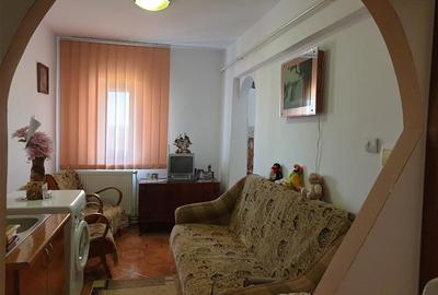 Apartament 2 camere, et 3, Oras Marasesti, zona Garii