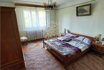 Casă individuală cu 4 camere în Mijlocenii Bârgăului