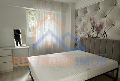 Apartament cu 3 camere decomandat, mobilat în Titan