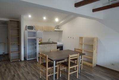 Aprtament cu doua camere, de lux, in cladire istorica, zona ultracentrala - 2