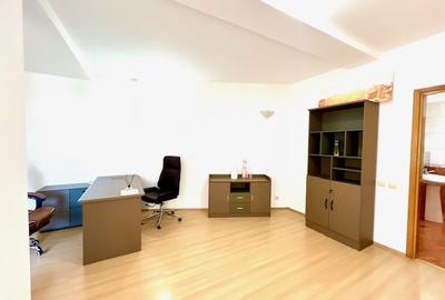 Manifest Modernist în Inima Capitalei: Sediu de Birouri în Vila-Monument - 2