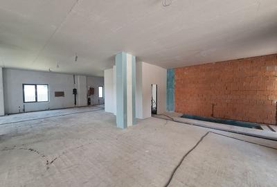 Spatiu Comercial - Bloc Nou - Stradal - 560 mp - 8 parcari - 11