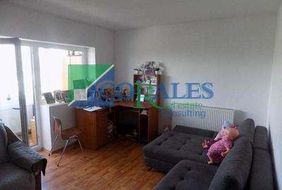 Apartament cu 3 camere decomandat în Lipovei