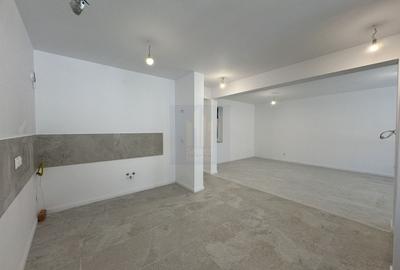 Apartament 5 camere triplex cu curte de vanzare *metrou Crangasi* - 1