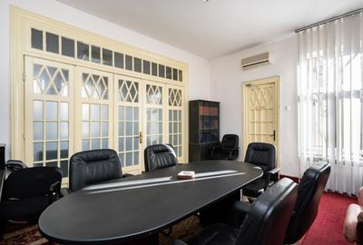 Vila 16 Camere de vanzare Unirii Primaria Sector 3 - 9