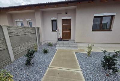 Duplex cu 3 camere în Albina