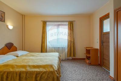 Comision 0 %! Pensiune cu 12 camere de vânzare, str. De Mijloc! - 11