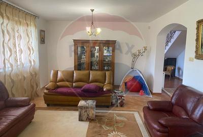 Casă / Vilă cu 5 camere de vânzare în zona Central - 9
