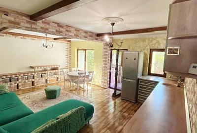 Apartament cu 7 camere decomandat în Bucium