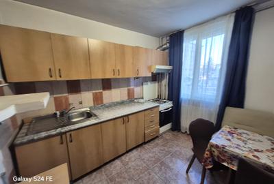 De vânzare – Apartament 3 camere, 2 băi, etaj 1 - 3