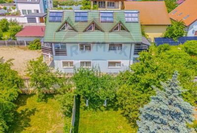 Casă individuală cu 10 camere în Sânpetru