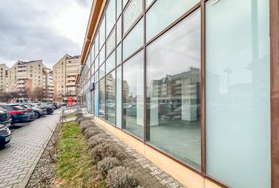 Spatiu comercial tip open space, cladire noua, parcare, zona centrala - 1