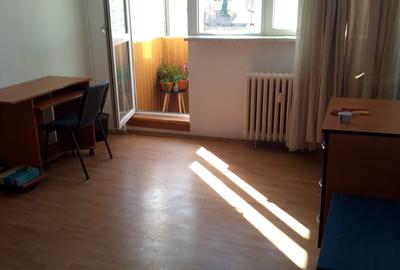 Garsonieră decomandată, mobilată în P-ța Muncii