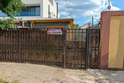Casa solidă și teren în Zona Islaz pe Strada Mărului - 1