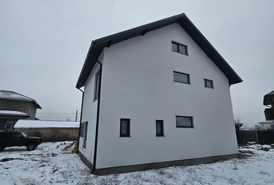 Casă individuală cu 4 camere în Central