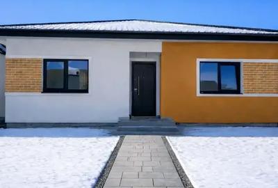 Casă cu 4 camere în Tunari