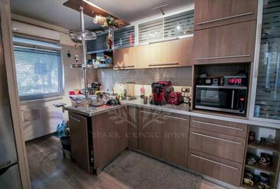 Apartament cu 4 camere decomandat, mobilat în 9 Mai