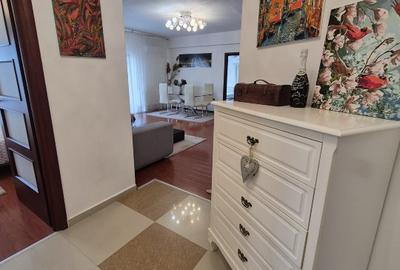Inchiriez apartament 3 camere - 1
