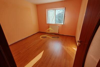 Se vinde apartament, zona Mioritei - 3 CAMERE,  2 BAI - 3