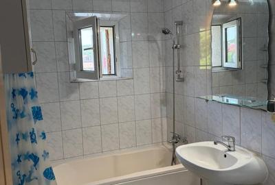 Direct proprietar vand apartament  2 camere, decomandat, complet mobilat - 2
