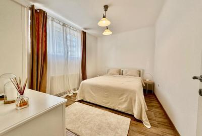 Apartament cu 2 camere semidecomandat în P-ța Victoriei