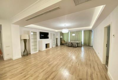 Apartament cu 4 camere decomandat, mobilat în Herăstrău