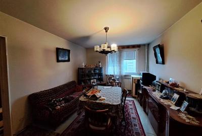Apartament cu 3 camere semidecomandat în Dristor