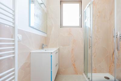 Casa Modernă cu Spații Vitrate Generoase - 7