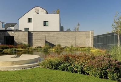 Casa cu 4 camere, in complex cu piscina, paza, magazine, parc, spatii verzi - 1