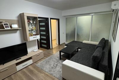 Apartament cu 3 camere semidecomandat, mobilat în Sud