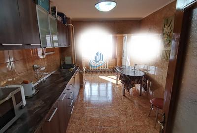 Apartament 3 camere, decomandat, 1 Mai - 5