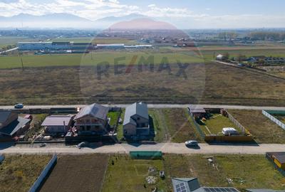 Duplex  la roșu cu 2 apartamente - 6 camere, terase generoase și curte - 24