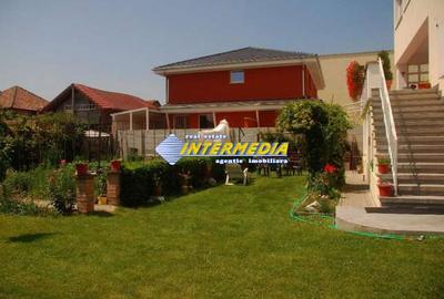 Casa superba de vanzare cu 8 camere in Alba Iulia zona Centrala - 3