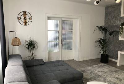 Casa renovata 250 mp utili si teren 935 mp in zona centrala Cisnadie - 2