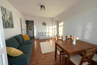 Apartament cu 2 camere semidecomandat în P-ța Victoriei