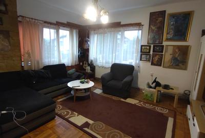 Vand apartament 3 camere in vila, cartierul Dambul Rotund - 1