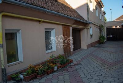 Vand casa Centrul Istoric  pretabila comercial/rezidential - 2