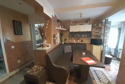 Vanzare apartament cu 3 camere in zona Piata Cipariu