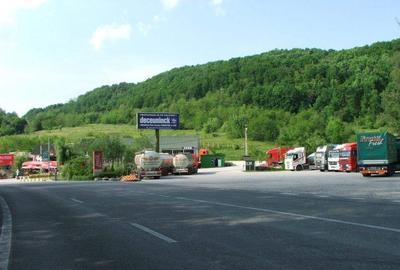Vand pensiune si hotel la DN7/E81 Pitesti- Rm Valcea, teren 4 ha, 25euro/mp - 2