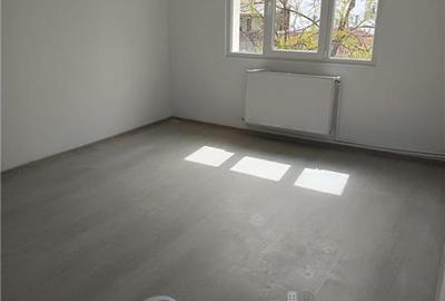 Ap 2 camere D, 56mp, et2, renovat, geam la baie, Nicolina - 2
