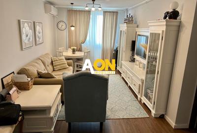 Penthouse cu 3 camere decomandat, mobilat în Central