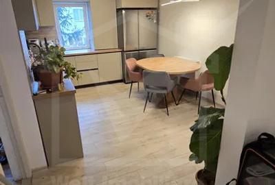 Apartament cu 3 camere decomandat, mobilat în Zorilor