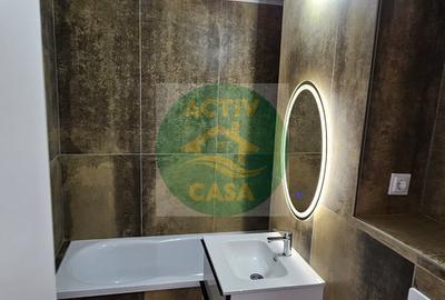 Apartament 3 camere, 3 balcoane, zona Piata Mare - 1