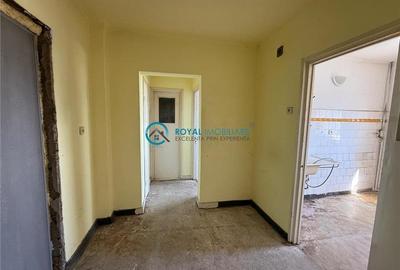 Royal Imobiliare - Vanzare Apartament zona Vest - 3