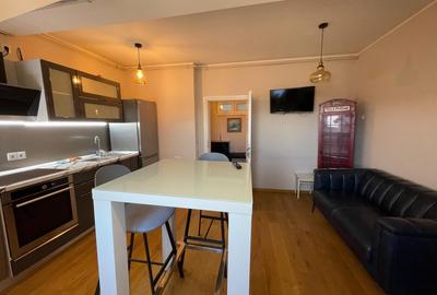 Apartament cu 2 camere decomandat, mobilat în Central