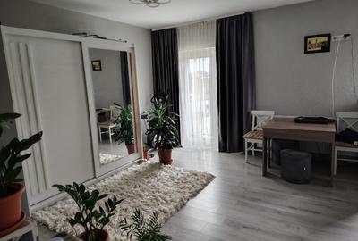 Vând apartament una camera + nișă dormit - 2